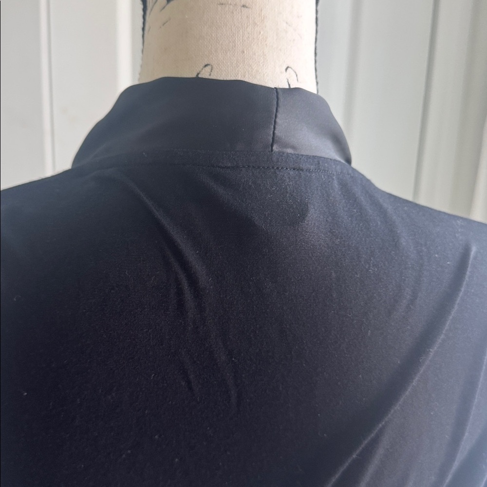 Elegant Black Robe with Belt and 2 pockets - Picture 4 of 5